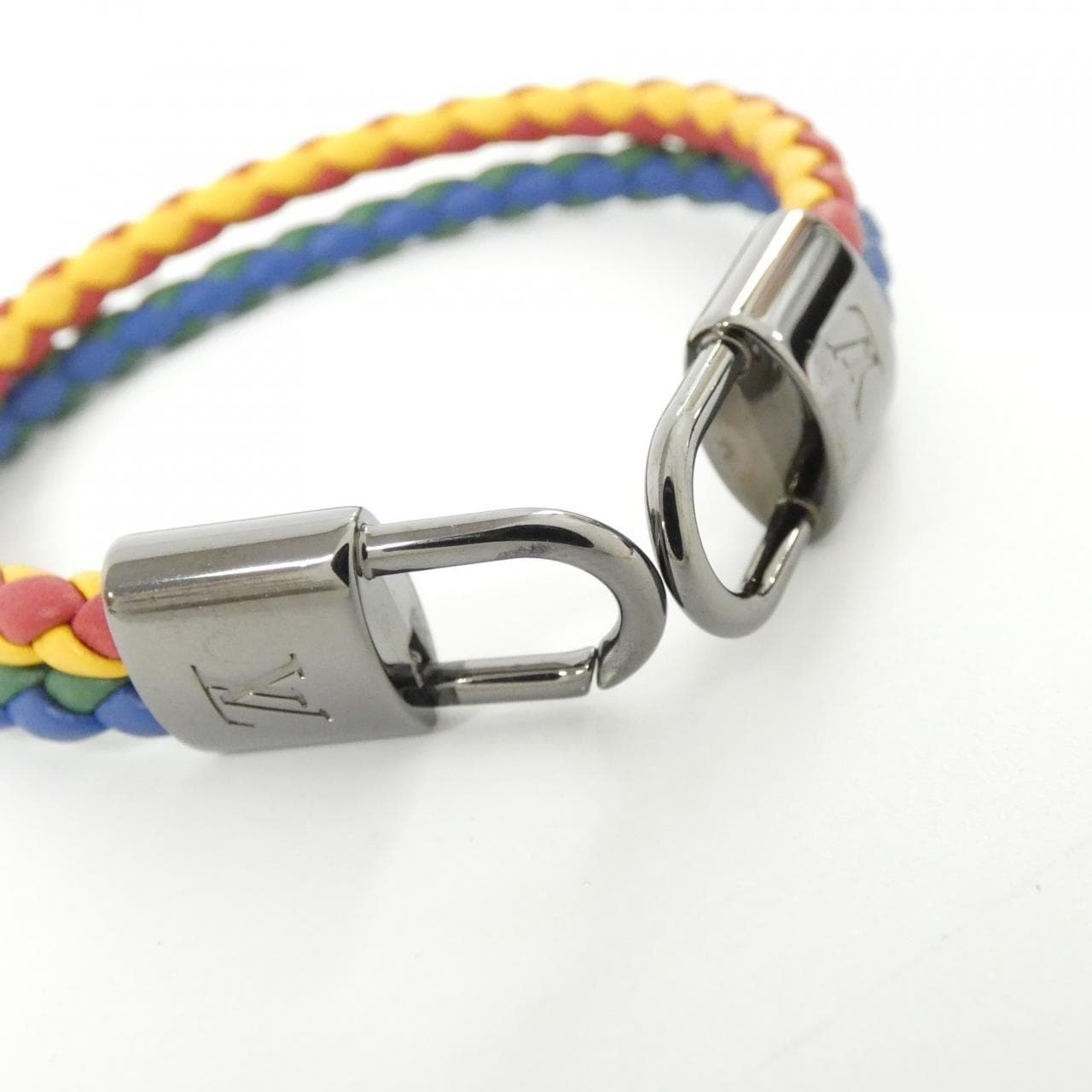 LOUIS VUITTON MP059E Accessories
