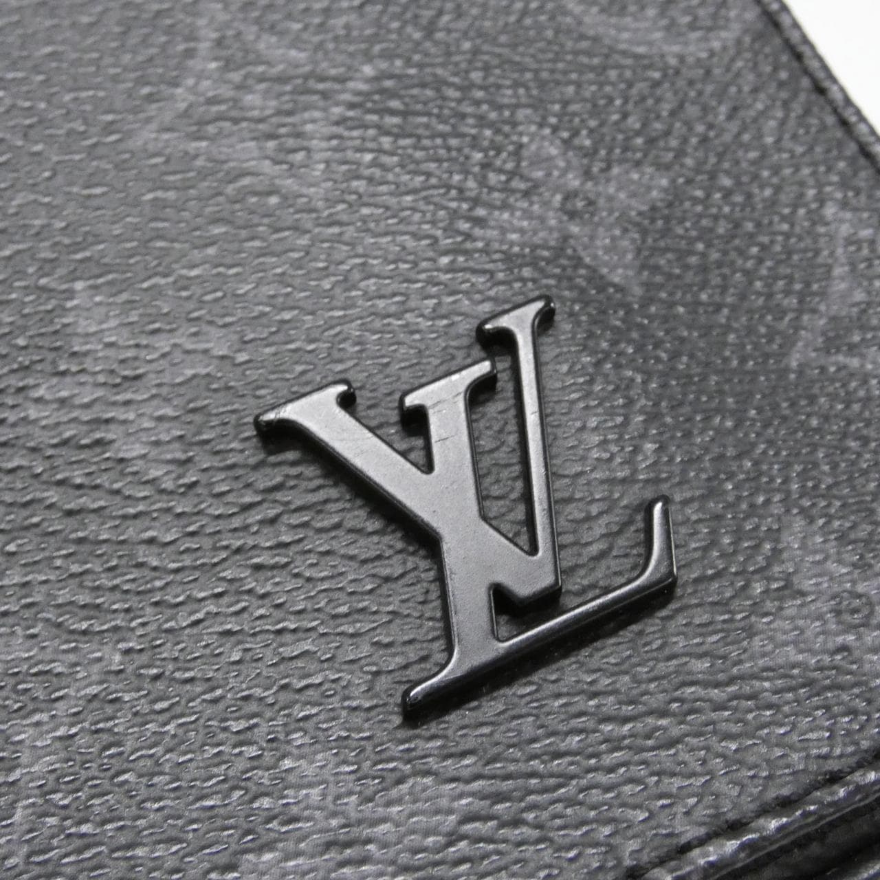LOUIS VUITTON District M44000 Shoulder Monogram