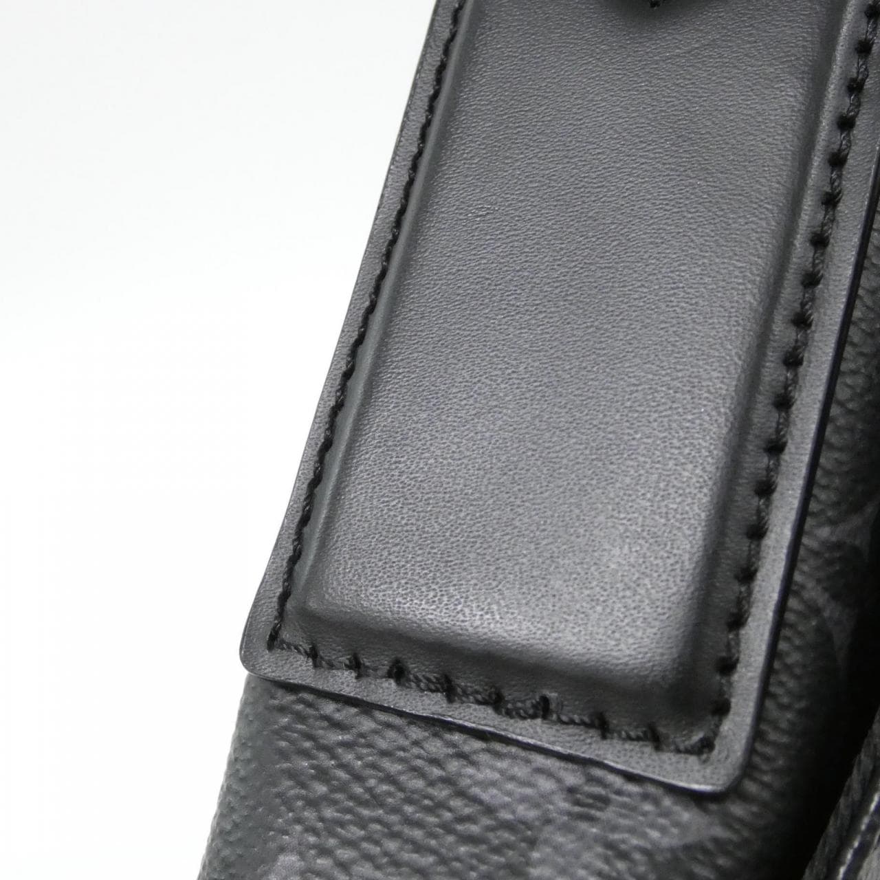 LOUIS VUITTON District M44000 Shoulder Monogram
