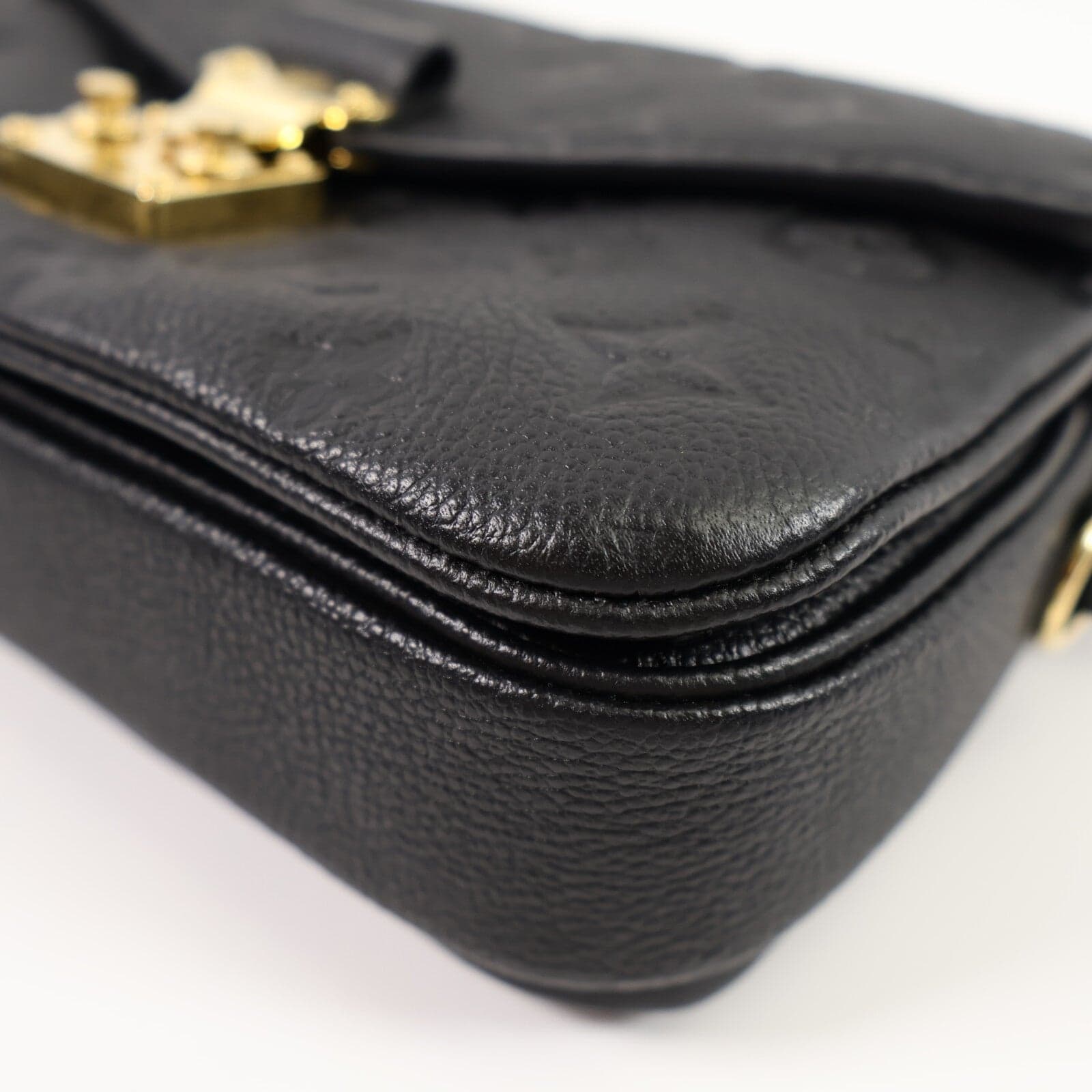 LOUIS VUITTON Pochette Metis M46595 2-Way Bag Calfskin
