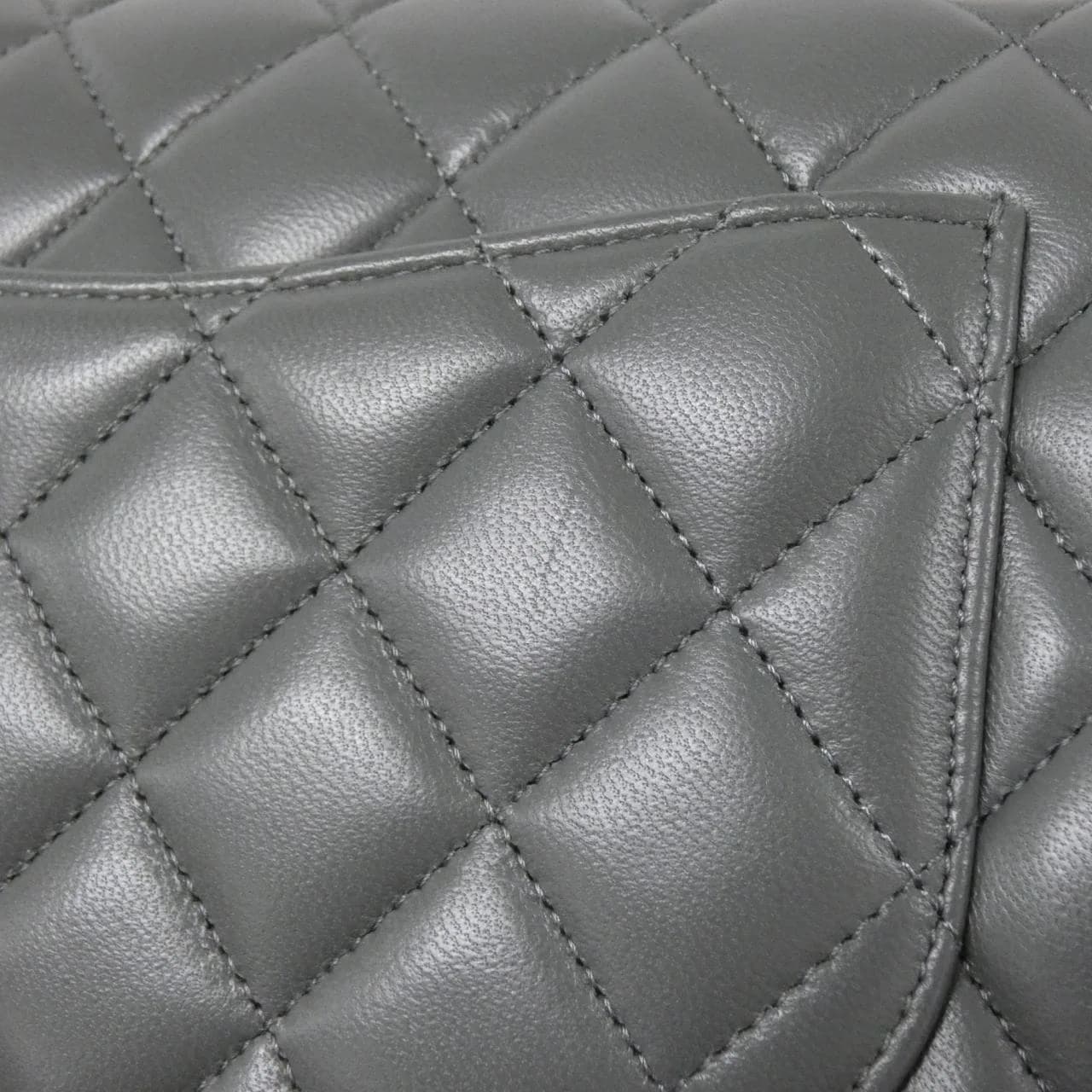 CHANEL Matelasse 1113 Shoulder Lambskin