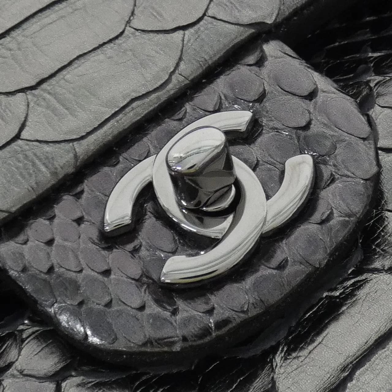 CHANEL Matelasse 1112 Shoulder Python