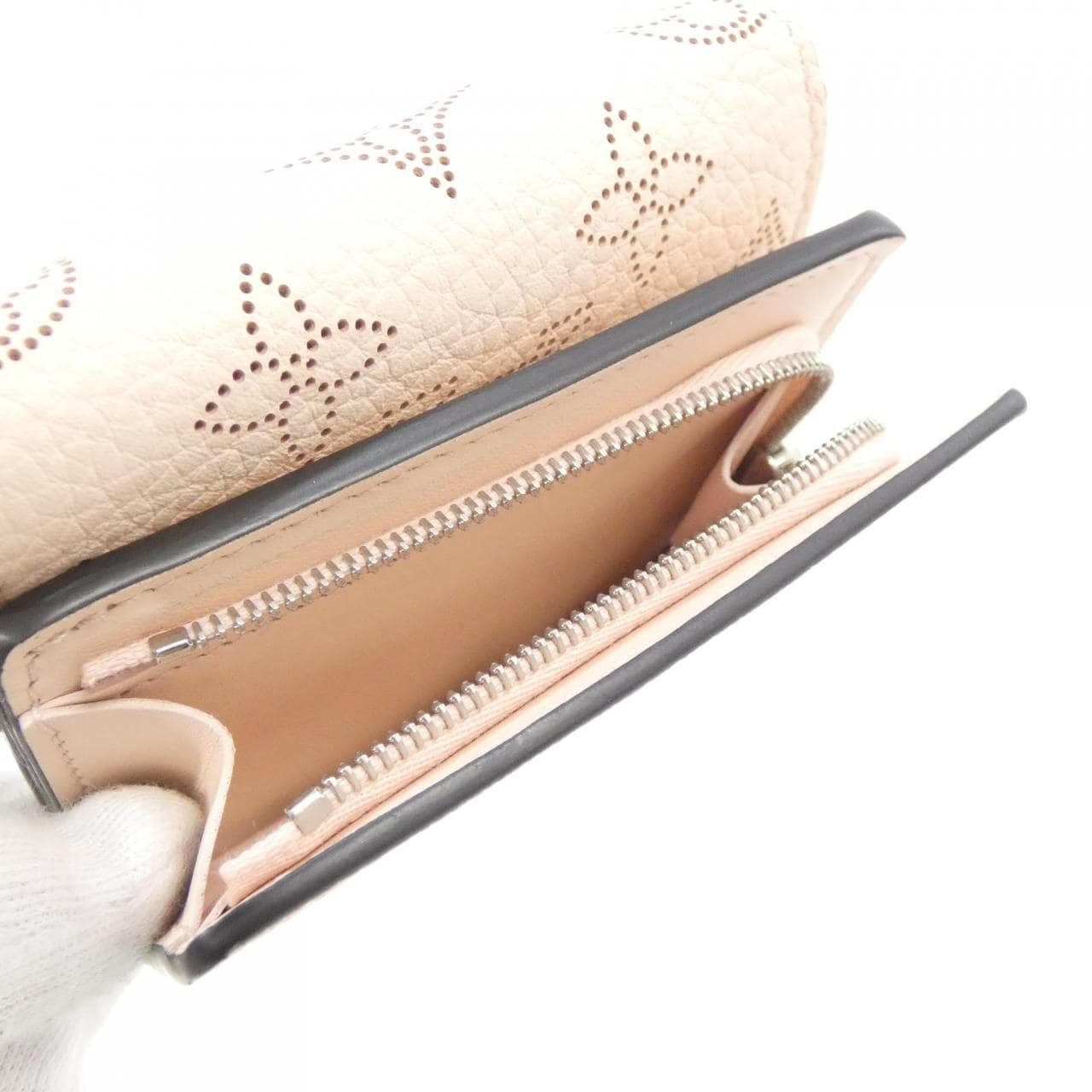 LOUIS VUITTON Mahina M82795 Wallet