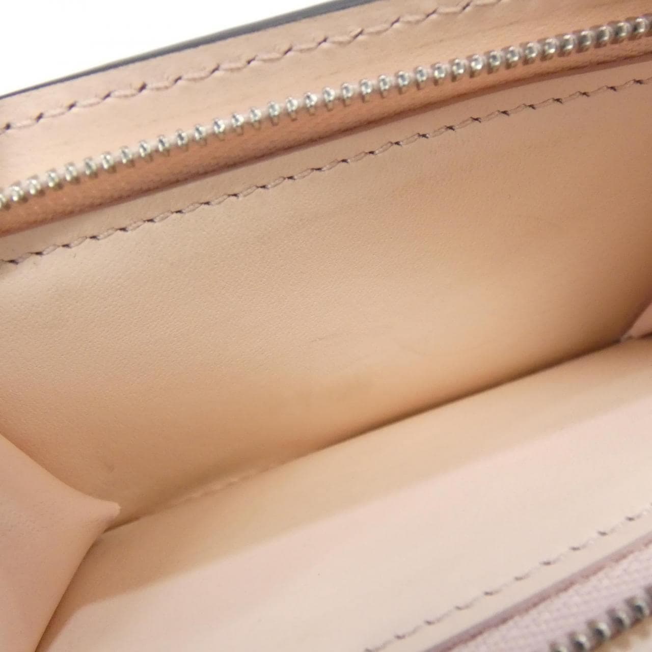 LOUIS VUITTON Mahina M82795 Wallet