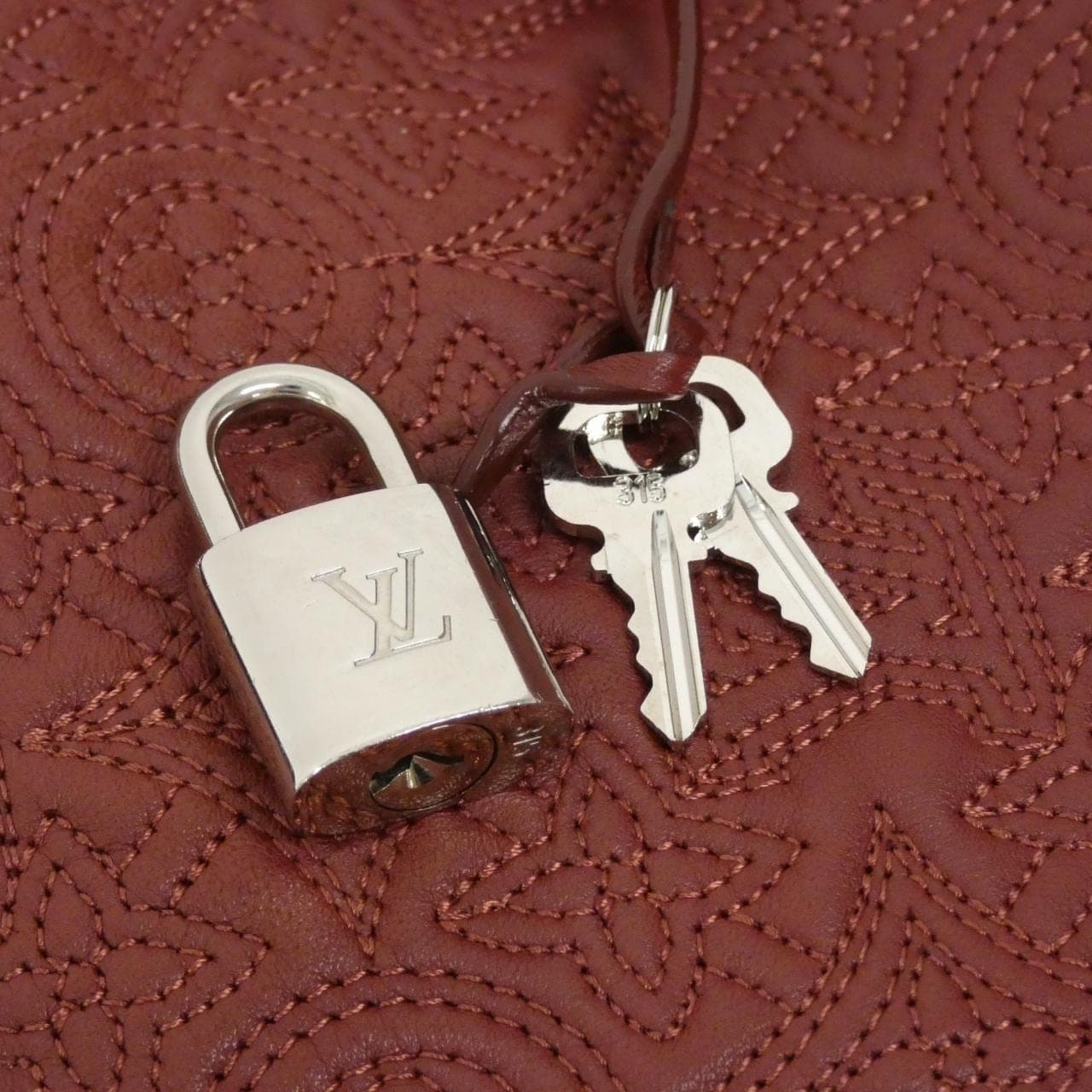 LOUIS VUITTON M97069 Shoulder Lambskin