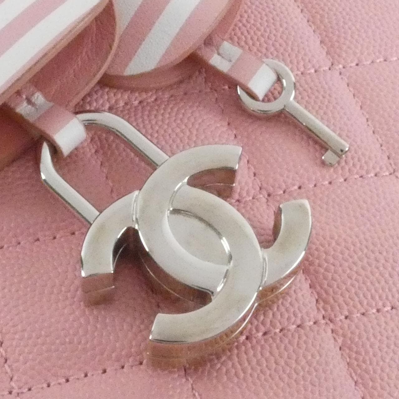 CHANEL 93343 Handbag Grained Calfskin