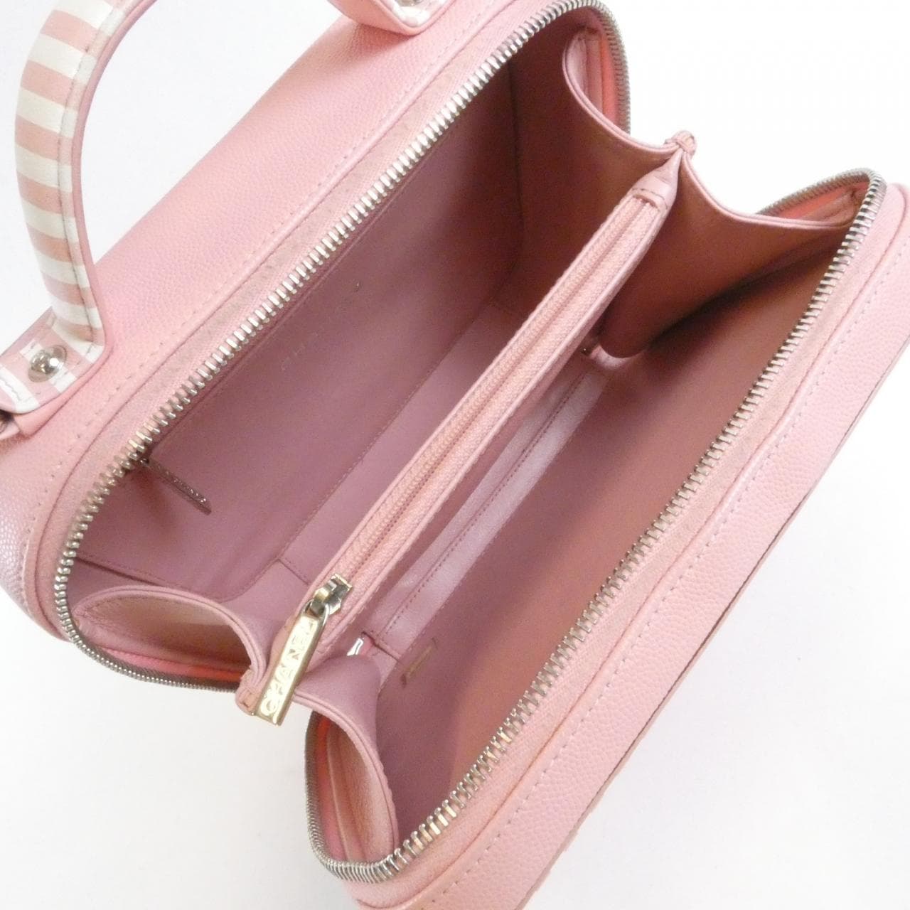 CHANEL 93343 Handbag Grained Calfskin