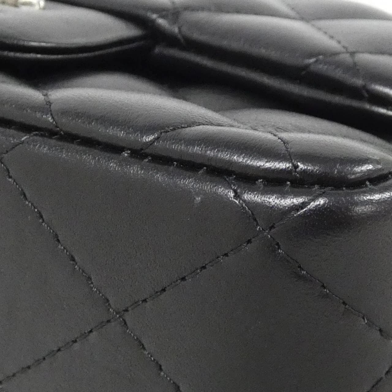CHANEL Matelasse 35200 Shoulder Lambskin