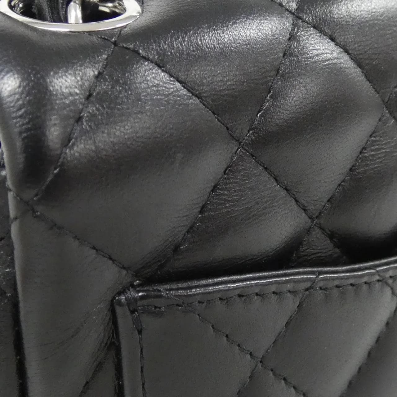 CHANEL Matelasse 35200 Shoulder Lambskin