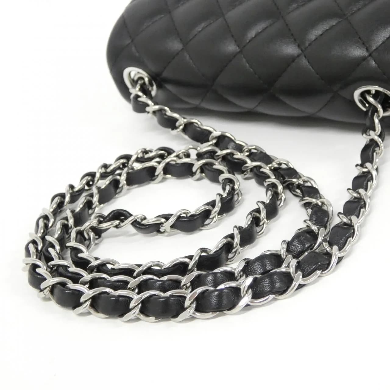 CHANEL Matelasse 35200 Shoulder Lambskin